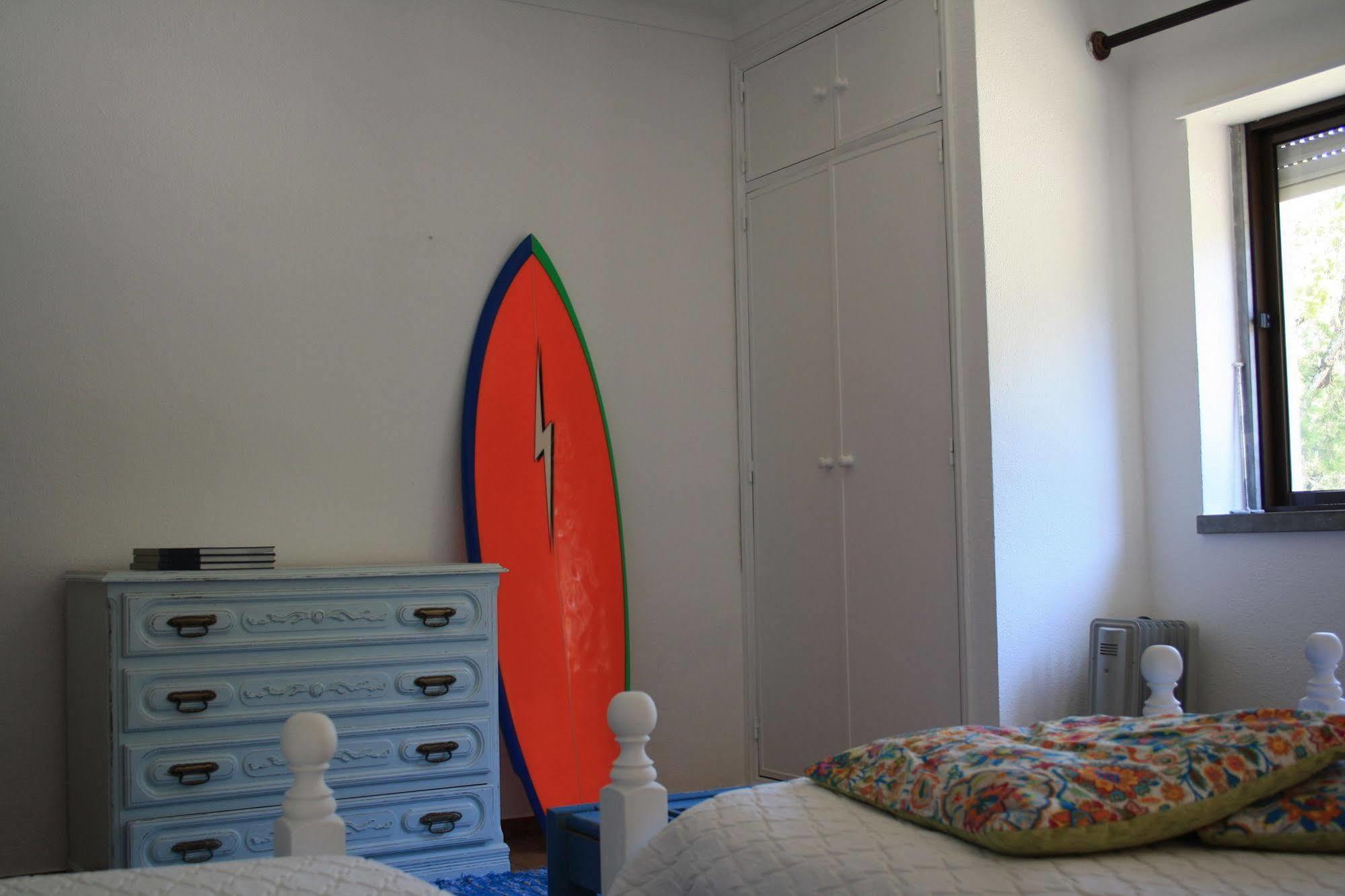 Moby Dick Lodge มัลเวรา ดาแซร์ฮา ภายนอก รูปภาพ