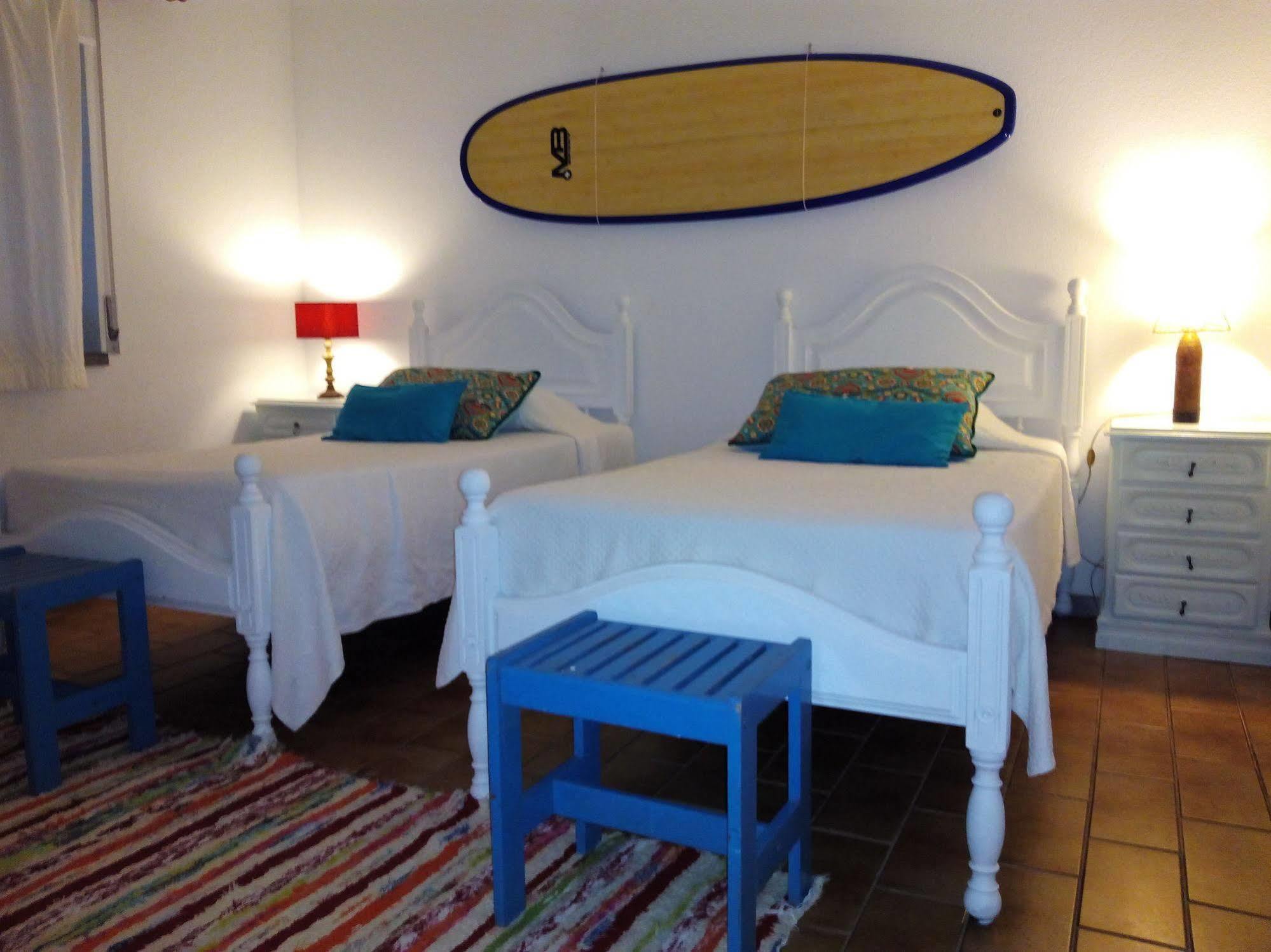 Moby Dick Lodge มัลเวรา ดาแซร์ฮา ภายนอก รูปภาพ